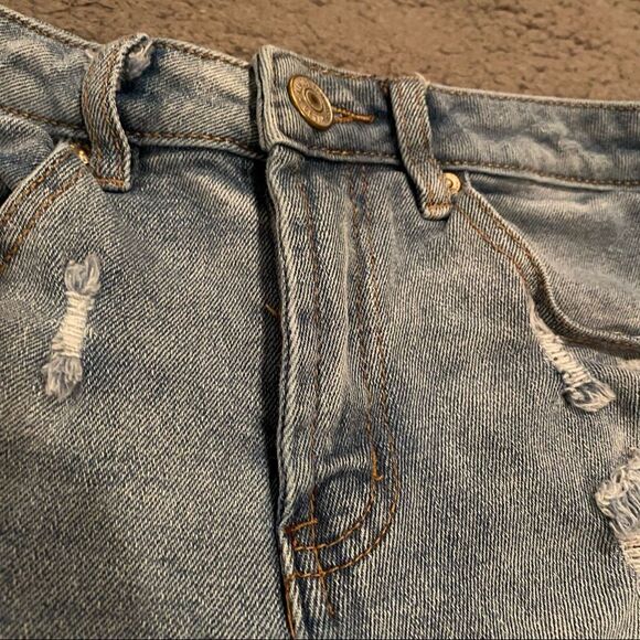 Almost Famous Jean Shorts - Picture 9 of 12